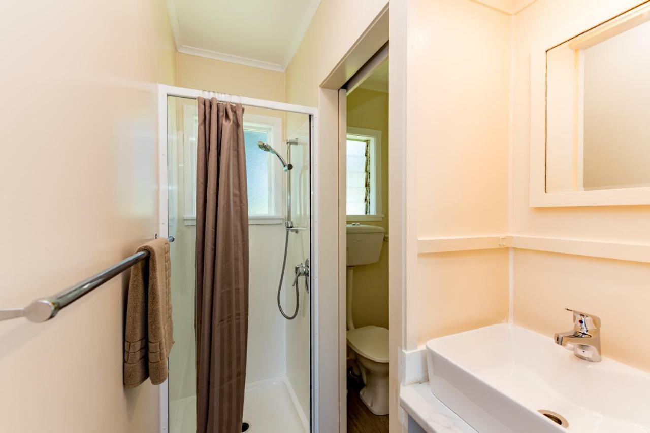 Waitangi Beach Bach 30B 외부 사진
